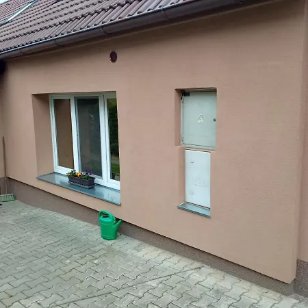 Cely Rodinny Dum Na Venkove Kouřim