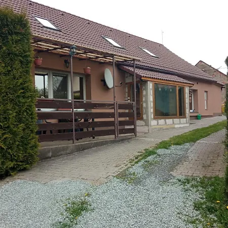 Villa Cely Rodinny Dum Na Venkove *