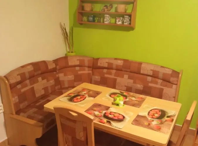 Cely Rodinny Dum Na Venkove فيلة *