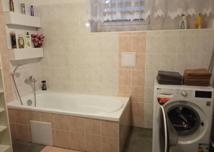 Cely Rodinny Dum Na Venkove فيلة